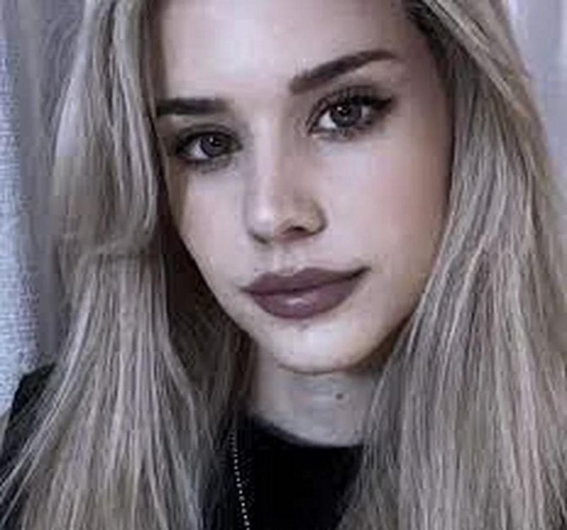 Serena Bell - Mobile Vintage Wallpapers for Desktop