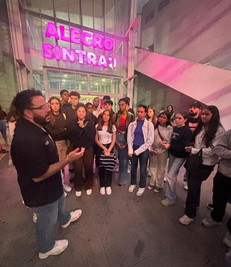 Jovens Evangelizam Em Festa De Halloween E Levam Pessoas A Jesus Guiame - Premium Colorful Illustration Gallery - Ultra HD