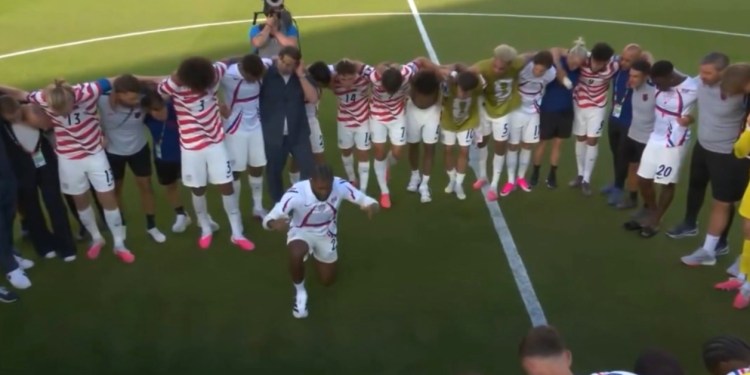 Seleção dos EUA ora após vitória na Copa do Mundo: “Pai, obrigado por esse dia”