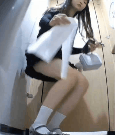 夜总会女厕偷拍小美女知道男友眼馋自己的小嫩B趁着尿尿的功夫用手机拍B发给男友打飞机用[299M/MP4/04:46] - 截图10