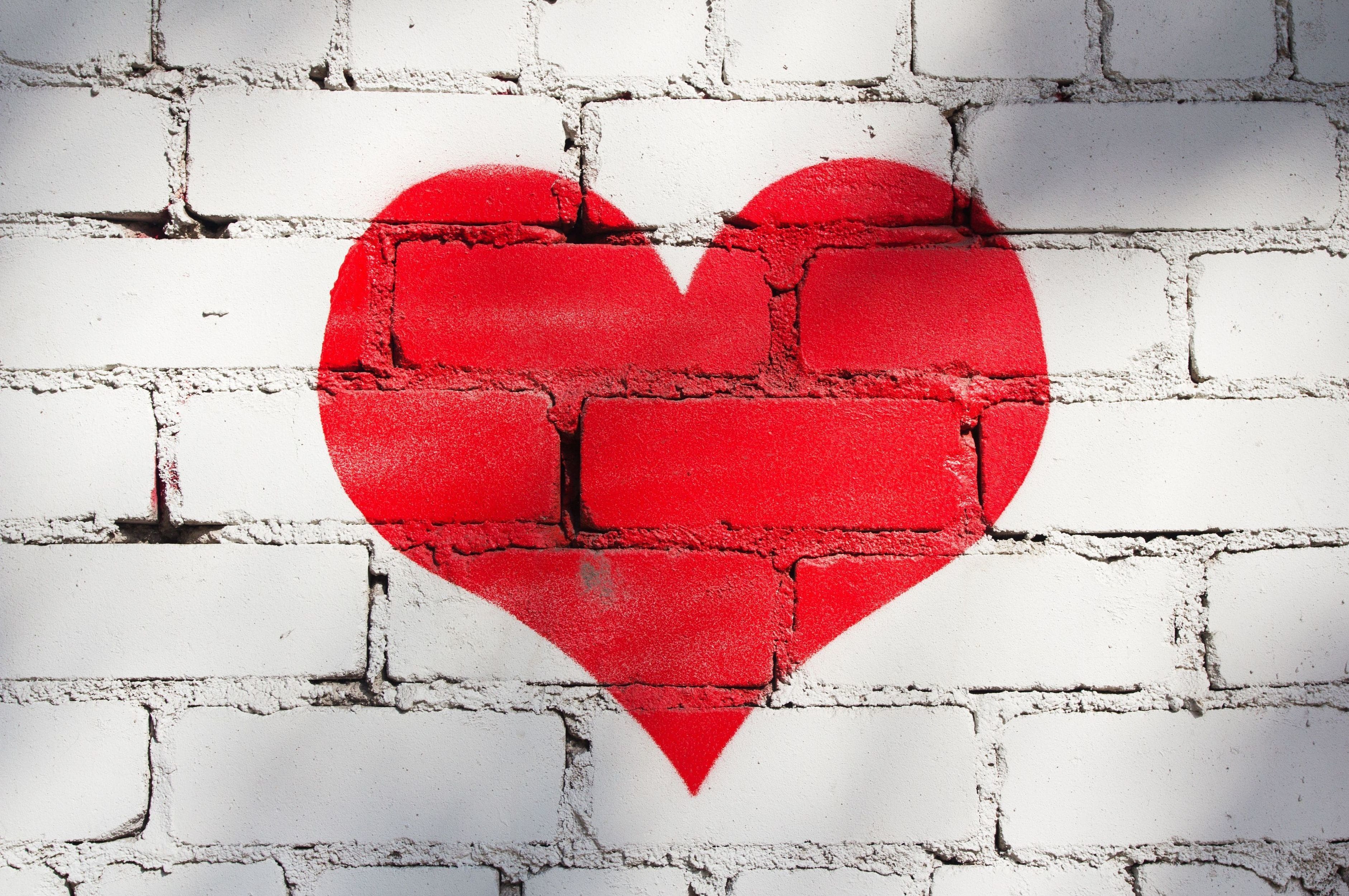 нарисованное сердце на прозрачном фоне