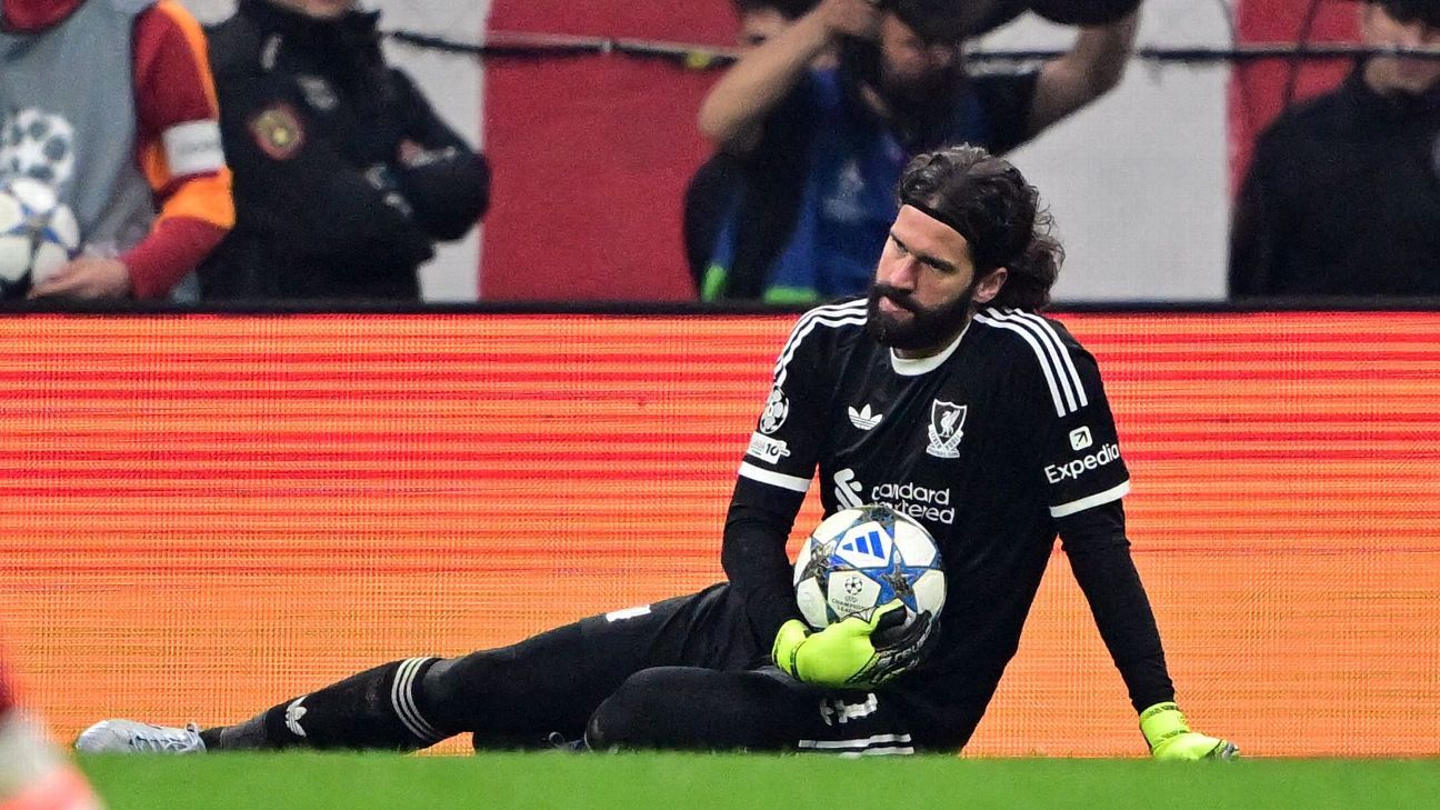 Técnico do Liverpool confirma Alisson fora contra o Chelsea e admite pessimismo sobre volta após lesão