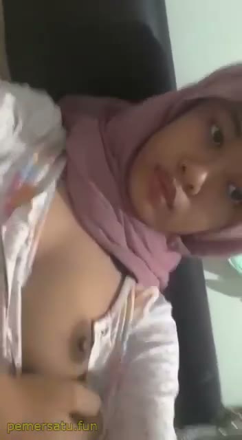  terbaru bokep permata hijab 18yo colok memek pap tetek