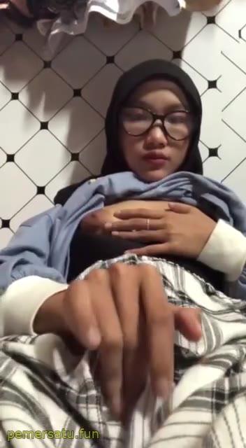 7 Porno Terbaru dina jilbab 18yo suka colmek sange 