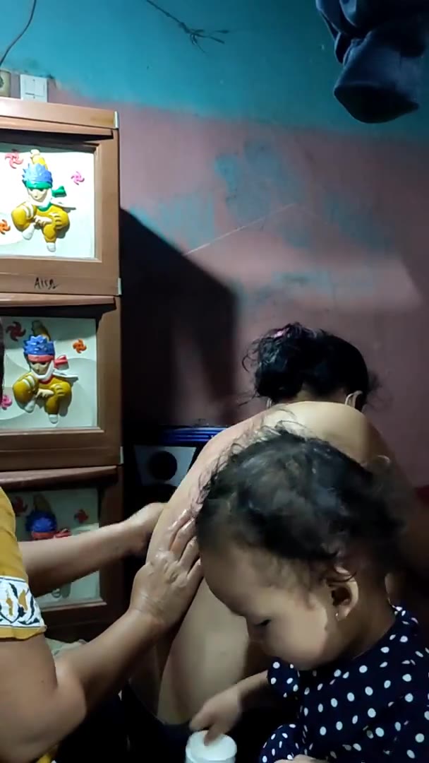 ass.gdav.top-Kerokan wanita masuk angin - 7411wuz8rkfq