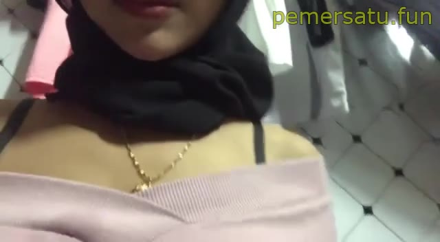 37 Porno Terbaru dina jilbab 18yo suka colmek sange 