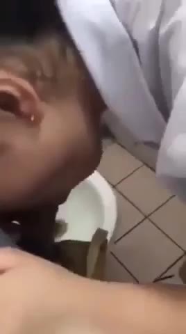 bokep22.com-Di sepong adik kelas di wc sekolah pas jam istirahat - 6eyv04hg00jc