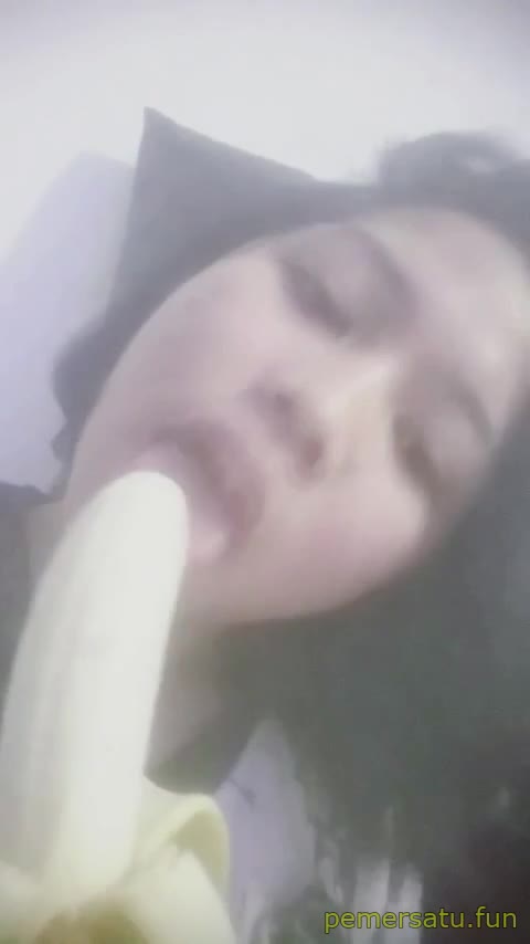 P15 Mella ABG 18yo Sange Sama Pisang