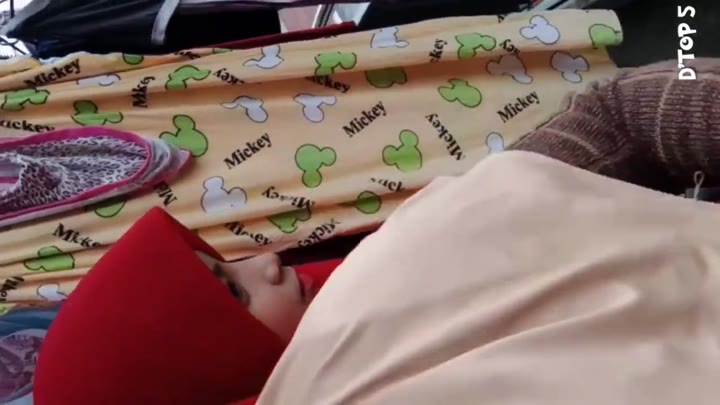 Ini RFd6y-Pasti Penasaran Sama Suara Kentut Si Hijab Cantik