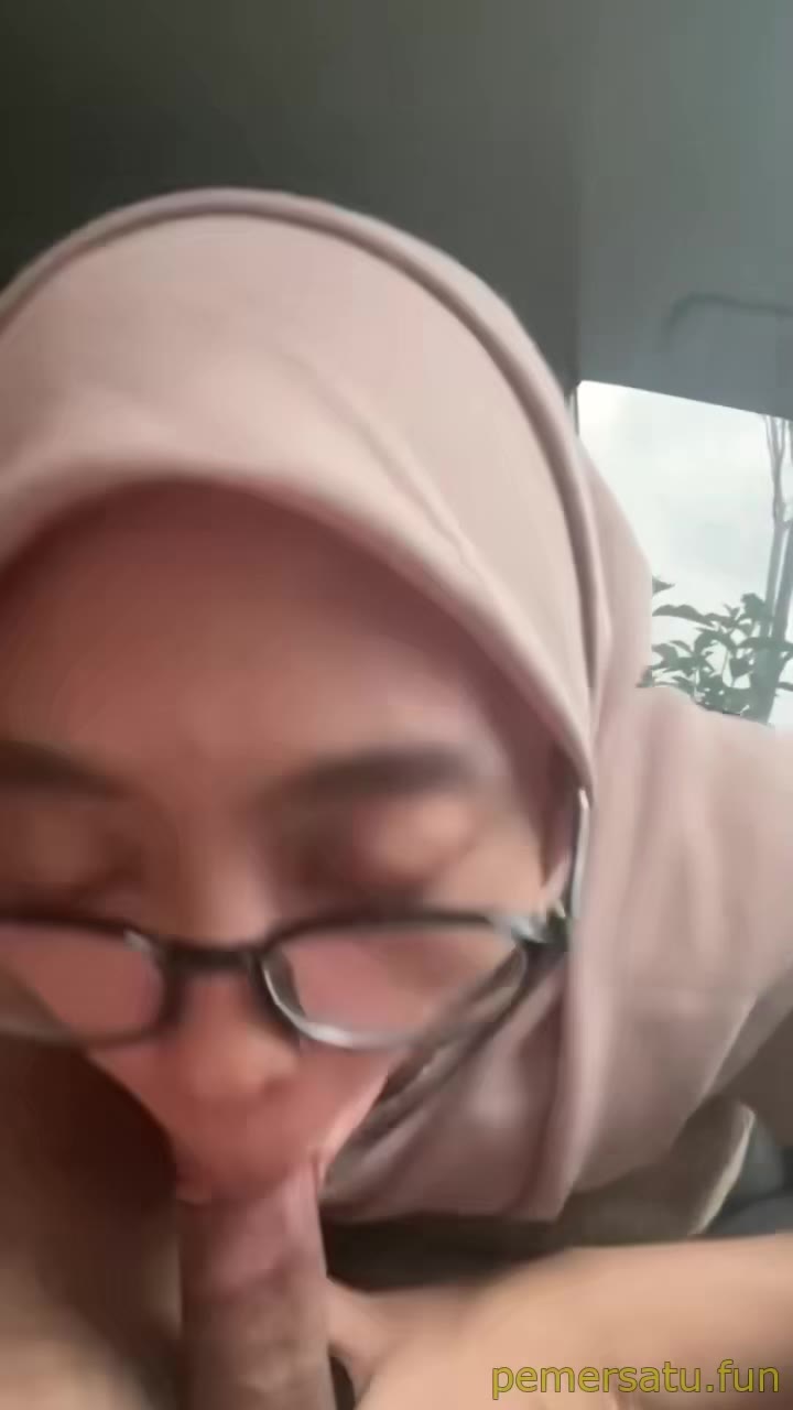  Porno Terbaru jilbab kacamata temen kantor bisa pakai fulldur