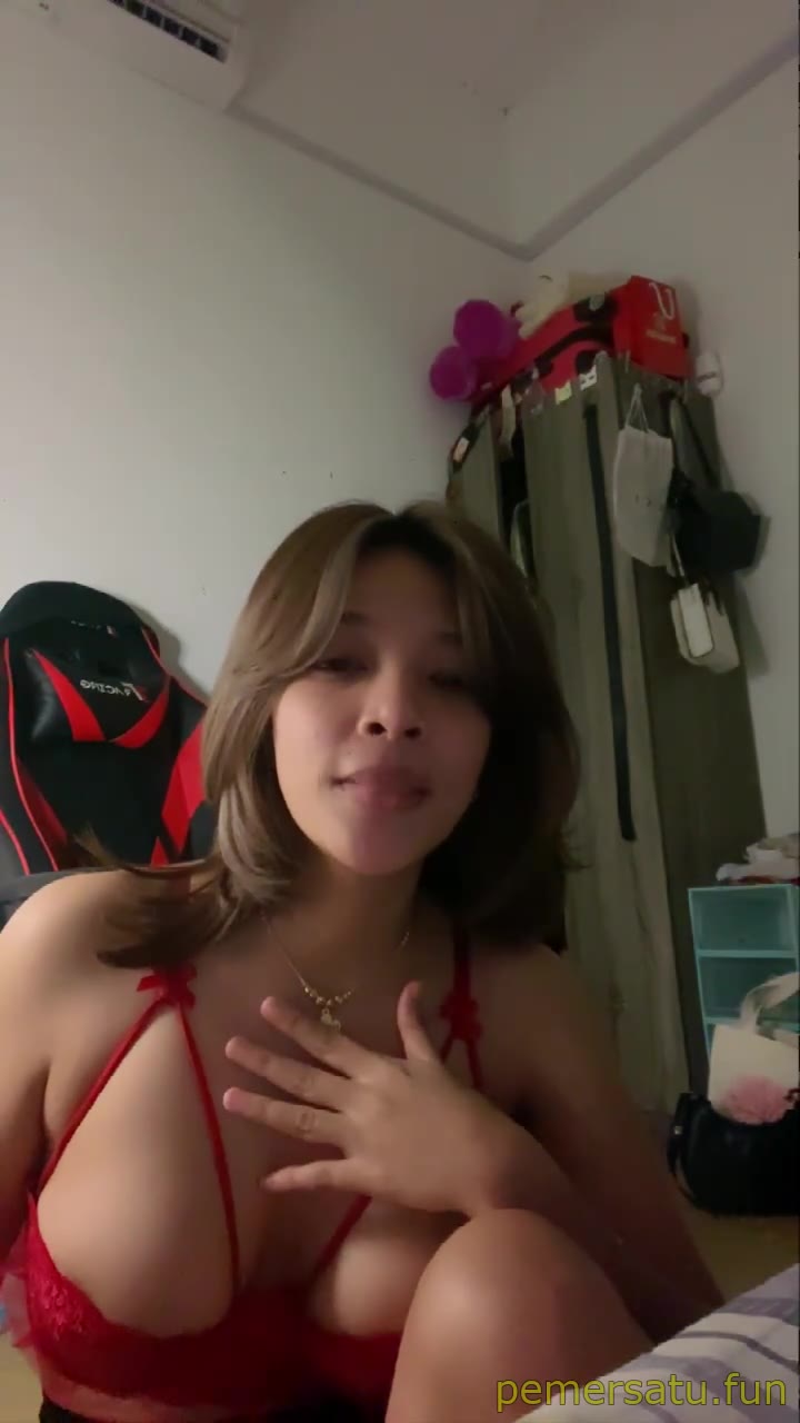 2 Viral Porno selebgram kurus tapi toket brutal 