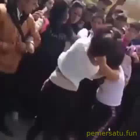 P23 bocil abg 18yo masih pakai seragam ngentot Video Bokep