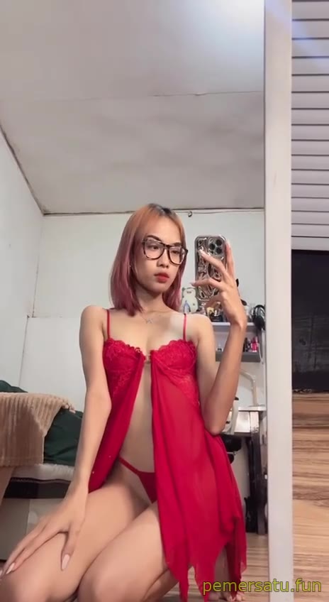 P2 Abg Kacamata Mulus Lugu Dress Merah