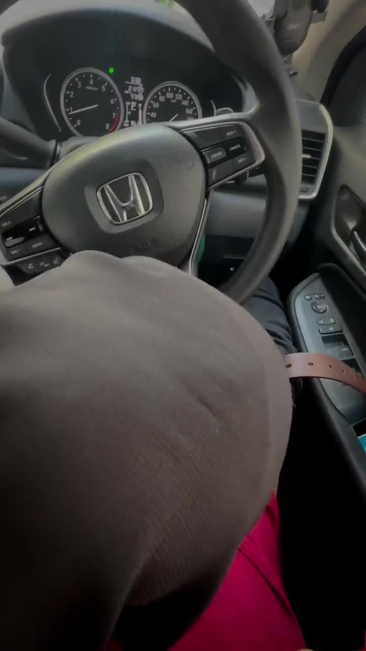 ass.gdav.top-Jilbab hitam baju merah nyepong di mobil - 7twae7s0ncg6