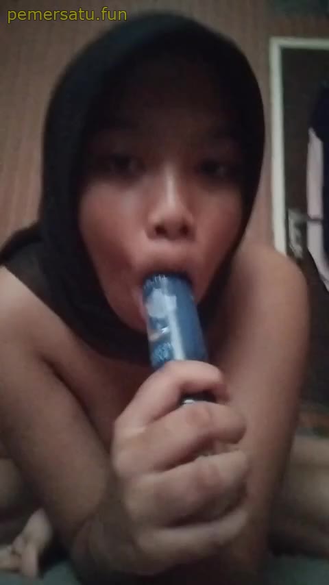 HIJAB Jilbab Clmk Pake Botol Parfum -