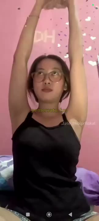  Viral Porno Dhifa Pamer Ketiak Mulus Kacamata Binal