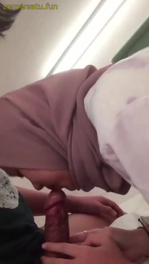 1 Viral Terbaru hijab sange pakai jilbab cantik sepong kontol gede 