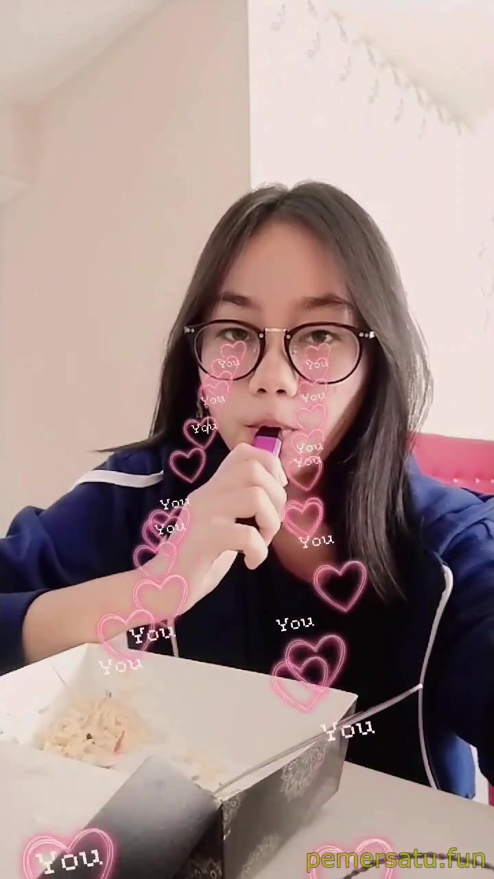 P92 Abg Lugu Berkacamata Bernama Cindy Yang Viral Di Tiktok