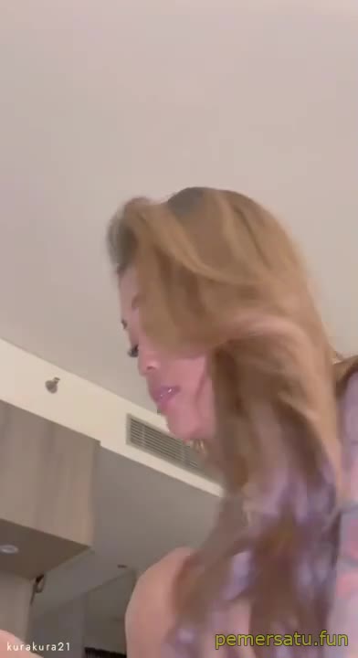 Mulutnya Ngentot LC Bertato Crot Di