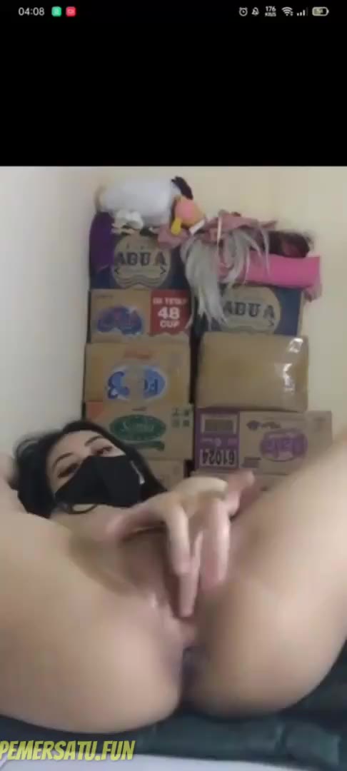 Aqua Viral Si Cantik SPG Handphone Colmek Di Gudang Kardus