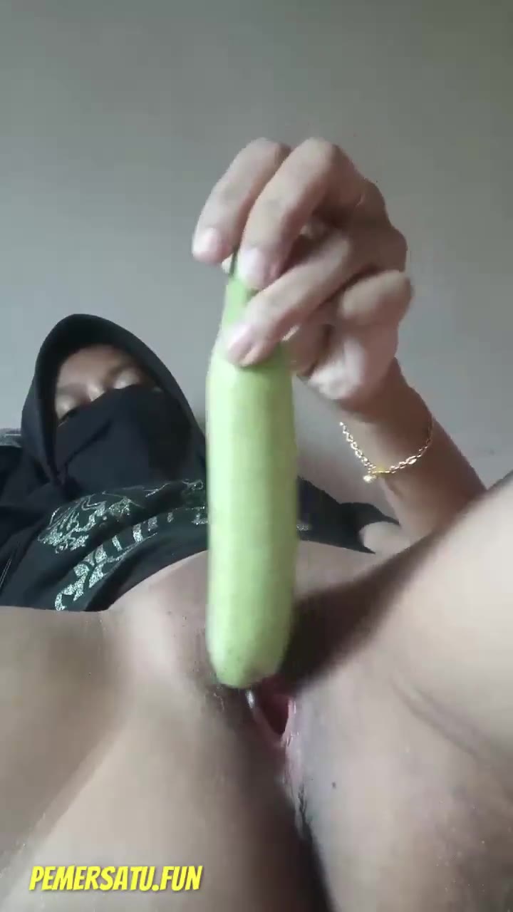 bokep.indobokepin.com-jilbab hitam colmek pakai pisang - yjsrxewcrry2