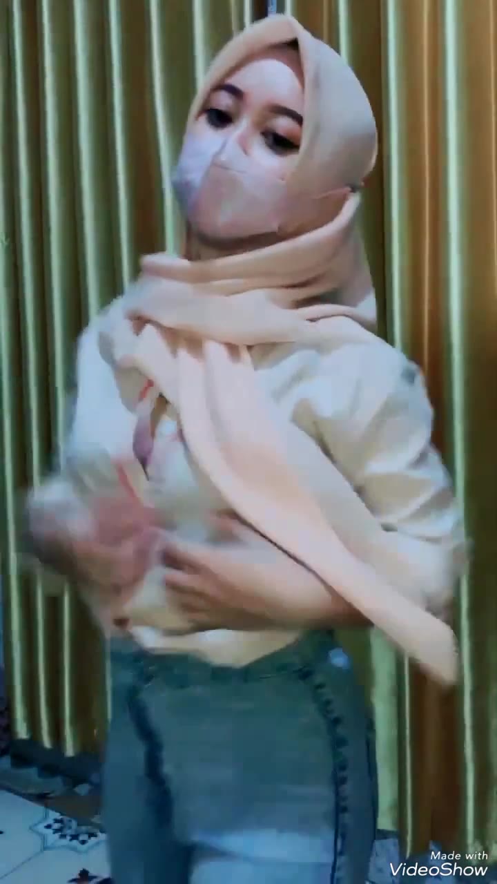 H9g1RqbaKEo Ukhti Cantik Pake Masker Pemersatu Bangsa Buka Kancing