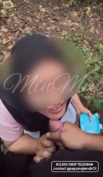 Luar Hijab Terbaru Sepong Kontol Di