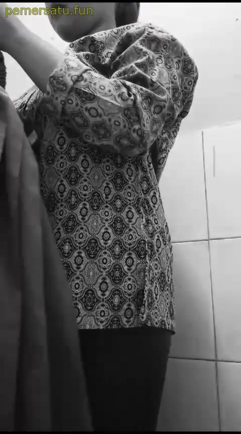 23 Bokep Terbaru Lini abg 18yo esema tobrut 
