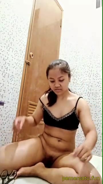 6 Bokep Terbaru jilbab imut abg 18yo kacamata omek 
