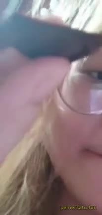 19 Bokep Terbaru cantik mulus berkacamata 18yo sange suka colmek 