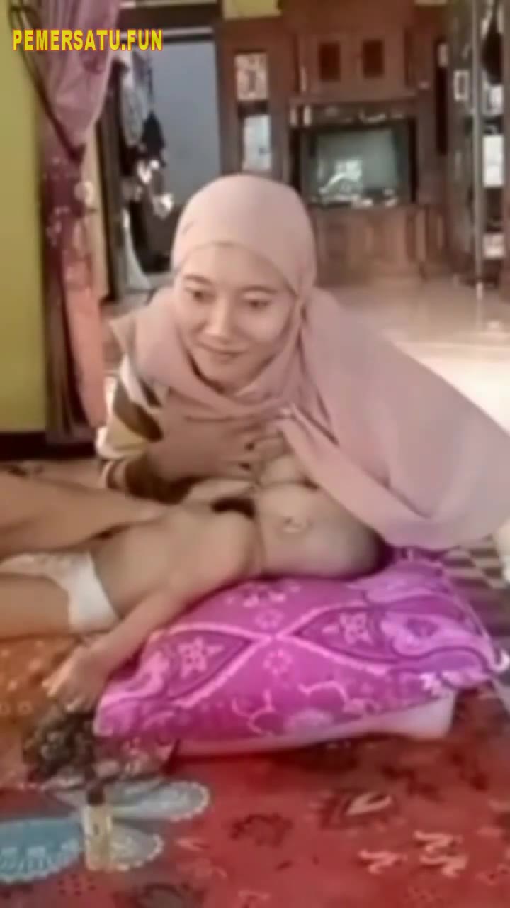  Terbaru Bokep mama muda cantik jilbab menyusui anak