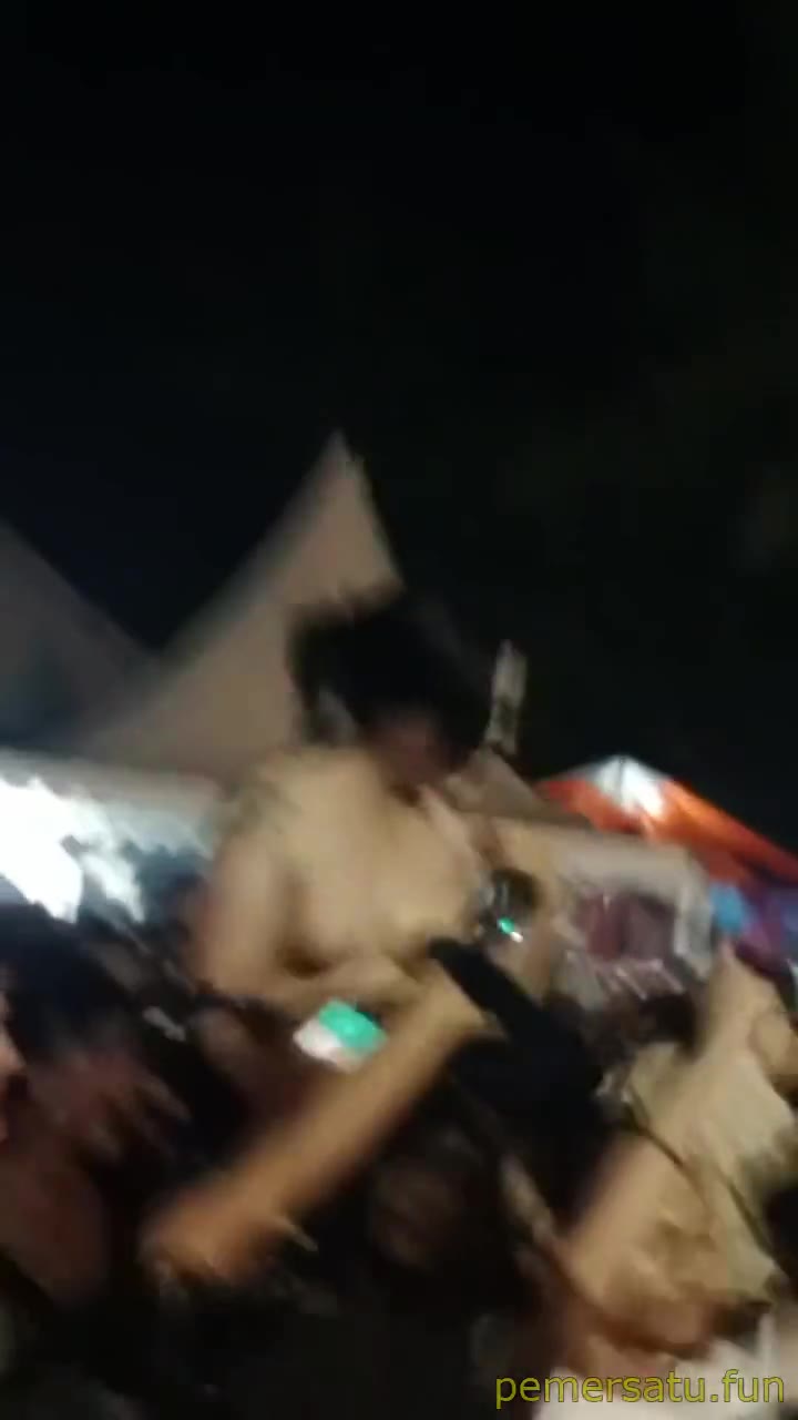  Terbaru Bokep konser topless