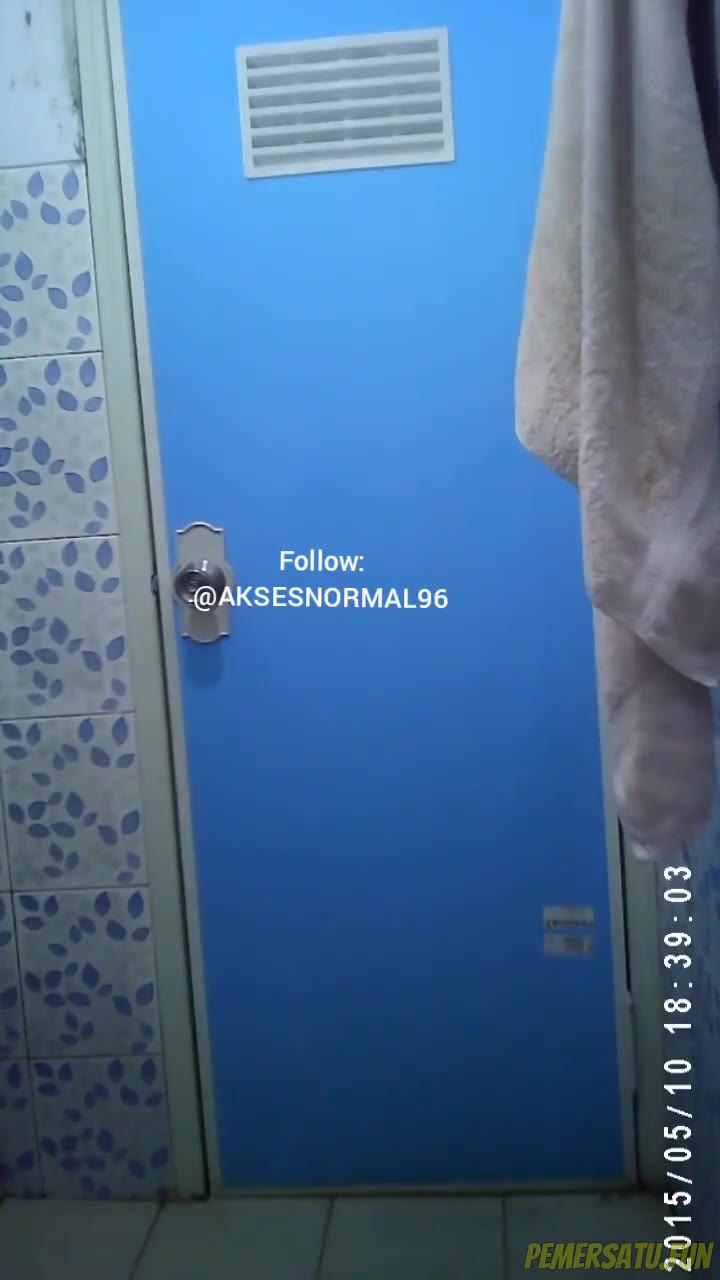 Biru Rekam Mandi Pintu
