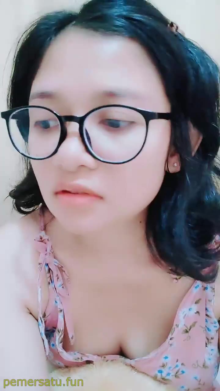  Bokep Terbaru kacamata imut chubby sange