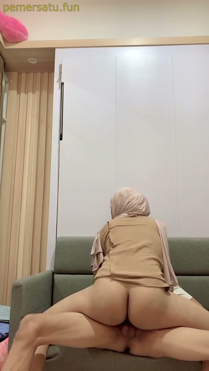  viral download di wot zeylin hijab abg 18yo sofa