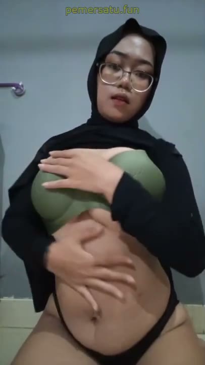  Terbaru Viral Gina Tiktok Hijab Kacamata Pakai Baju Hitam Colmek Vibrator