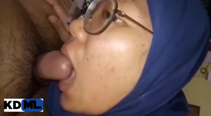 Sepong Jilbab Kacamata Tampang Lugu Tapi Jago