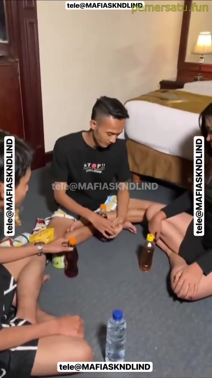  Bokep Terbaru model ana 3some viral