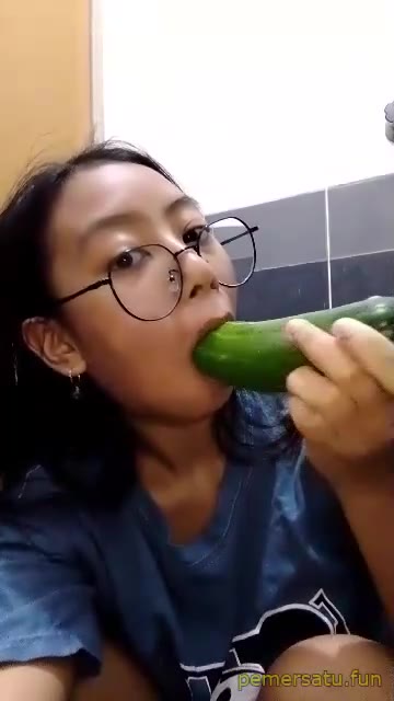 21 Viral Porno dede aminaa suka timun abg 18yo 