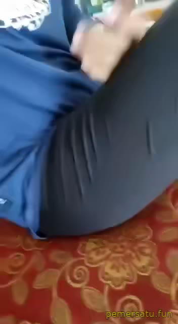 2 Viral Porno mesum di ruang tamu abg 18yo sange 