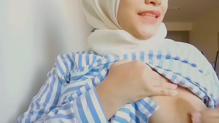 (Remastered) MYC 0005 02 Uhkti Hijab Shows Off Sexy Body