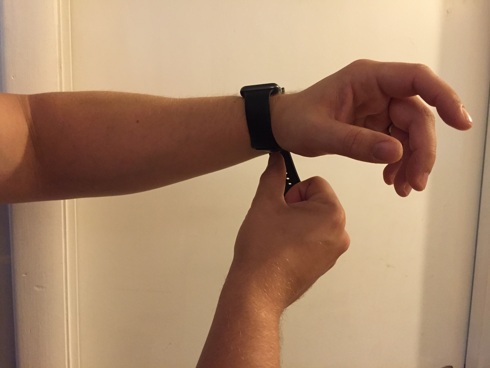 how to put on apple watch band
