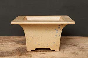 Semi-cascade pot with wide rim – S 06