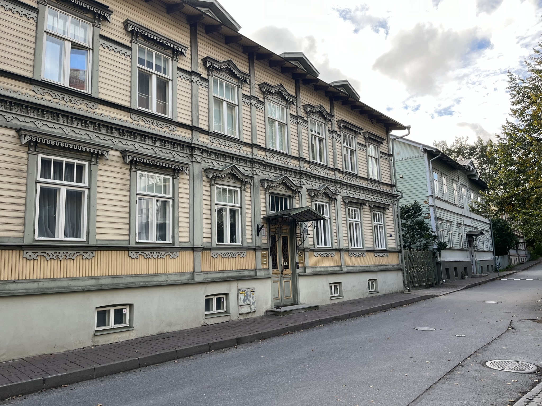 Wooden Houses (1)