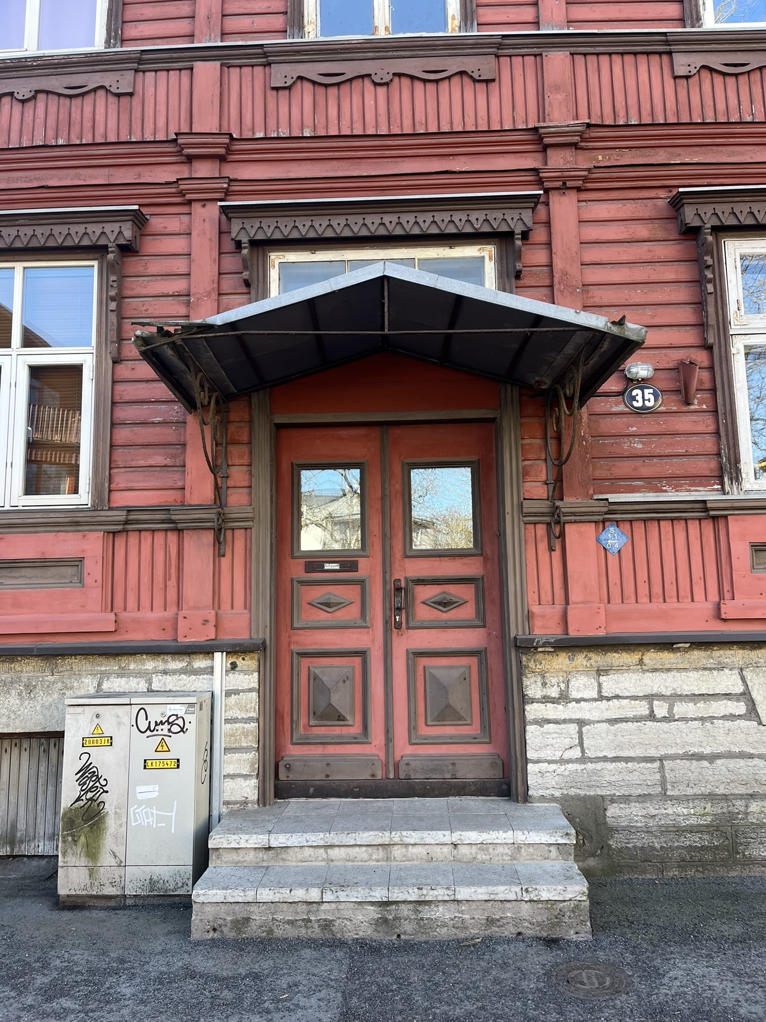 doorway in red brick color with brown trim