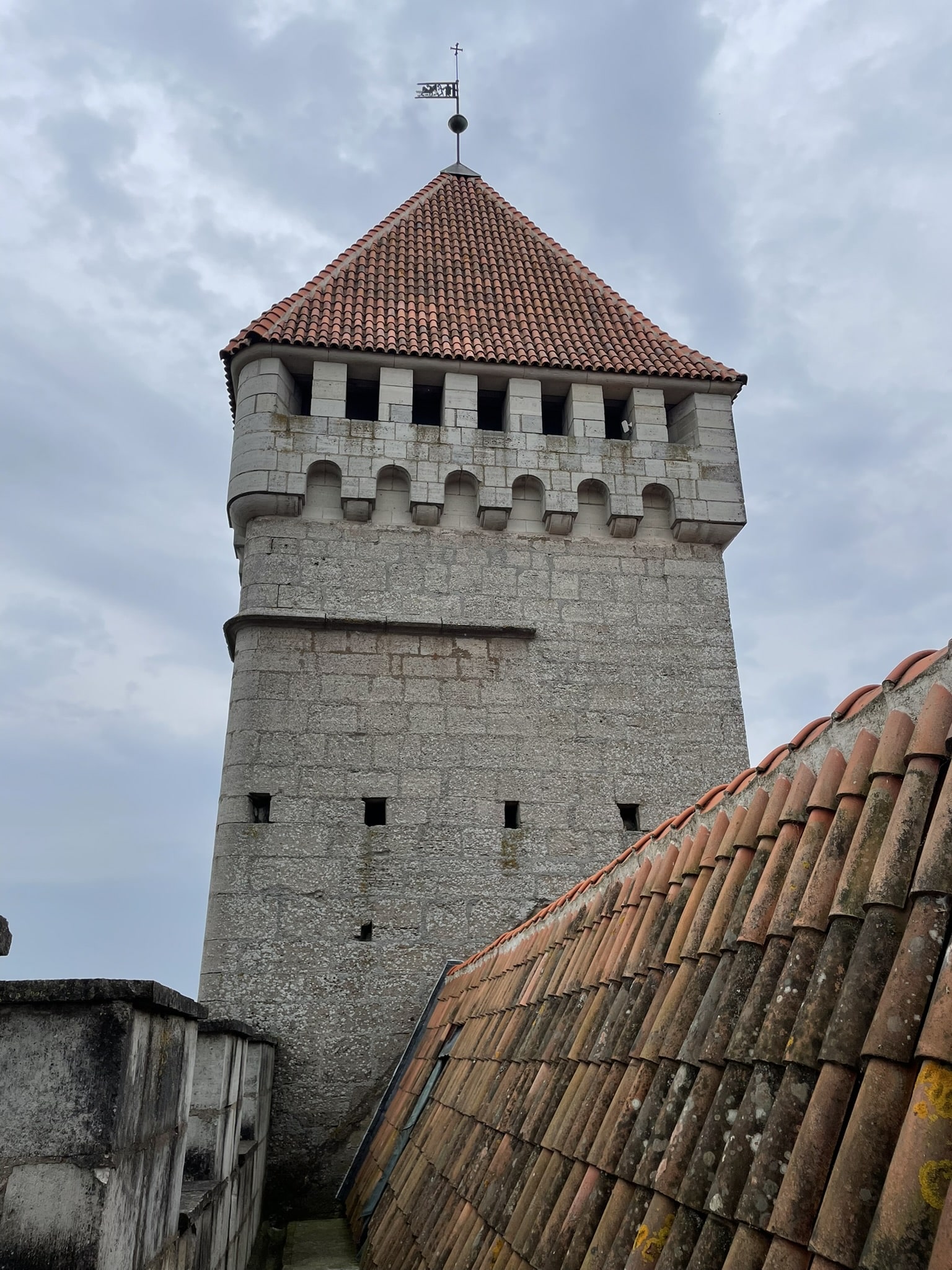 Closeup of a grey square castle tower.