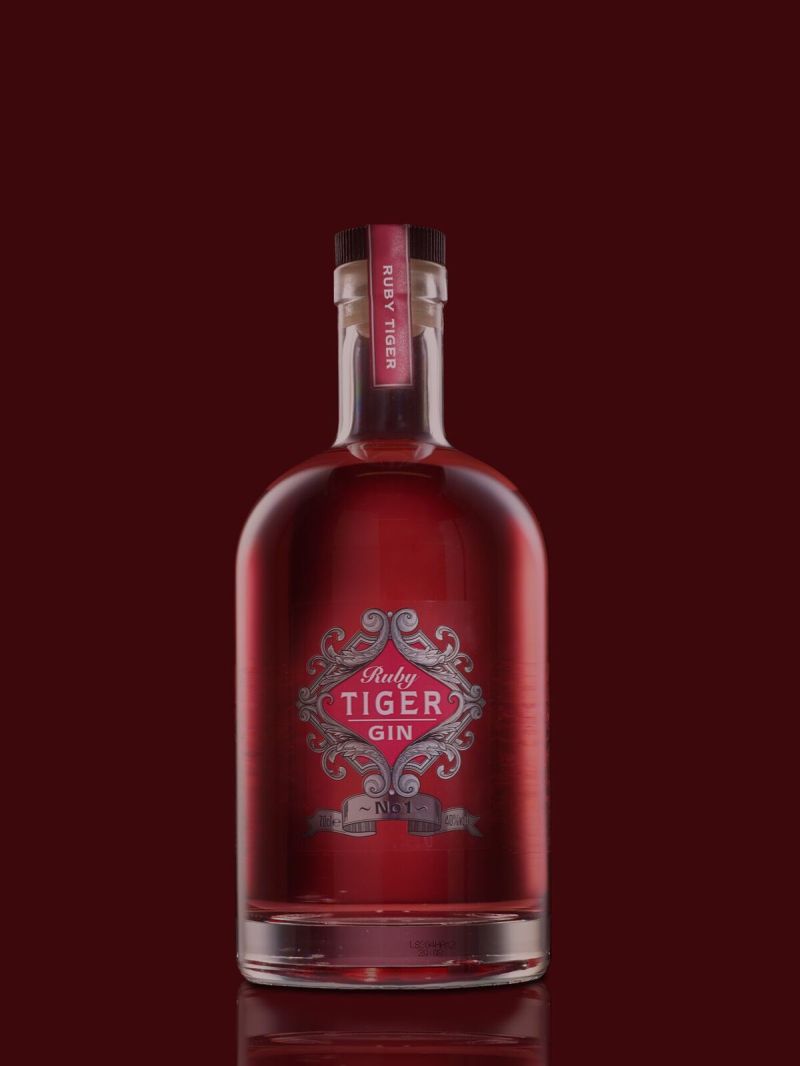 Gin Easy Tiger - Classic Dark Image - Desktop