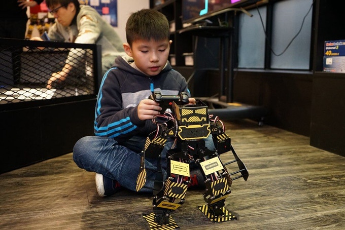 super anthony robot amazon