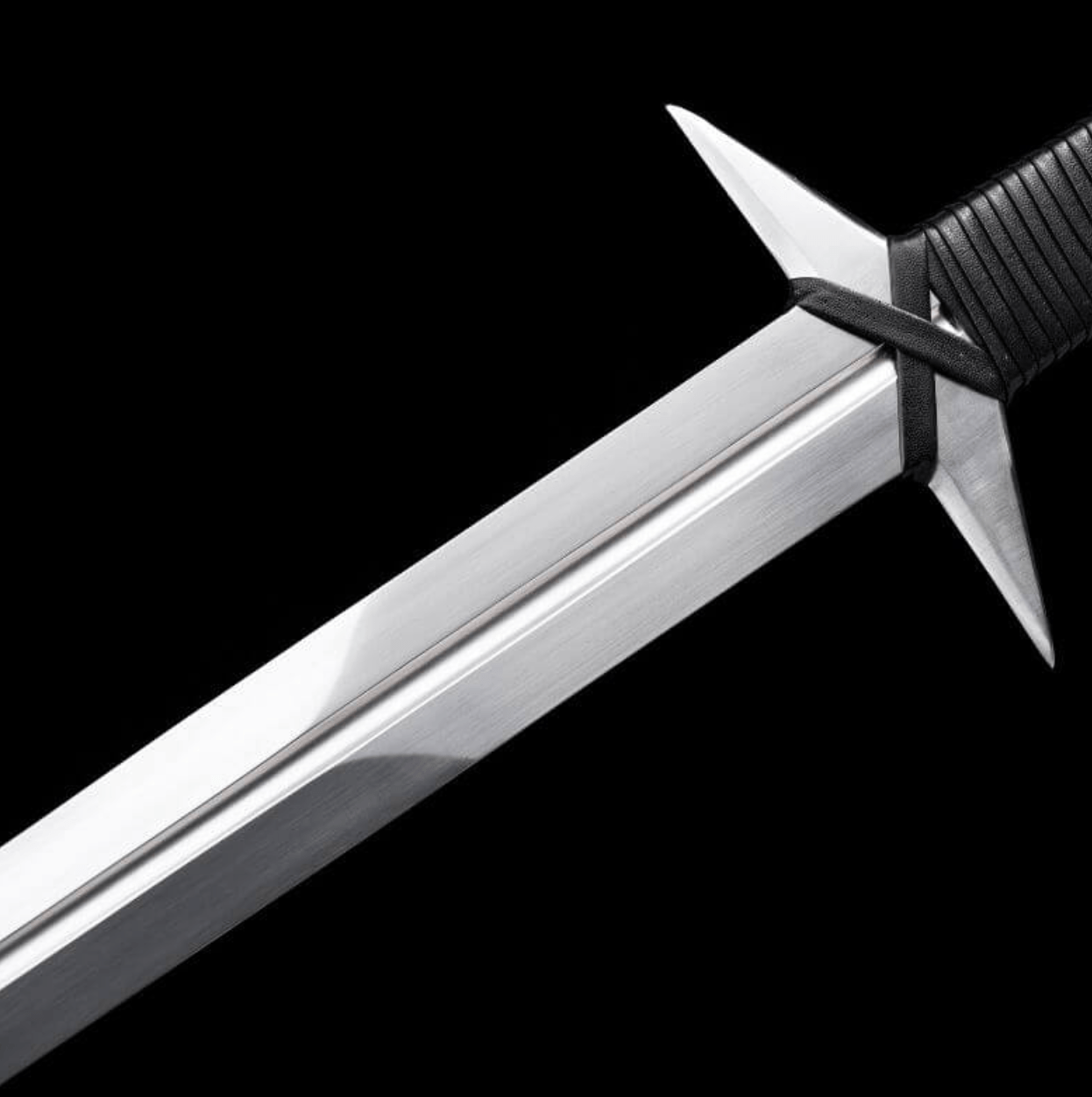 Parrying hooks (Parierhaken) above the ricasso of a Zweihänder