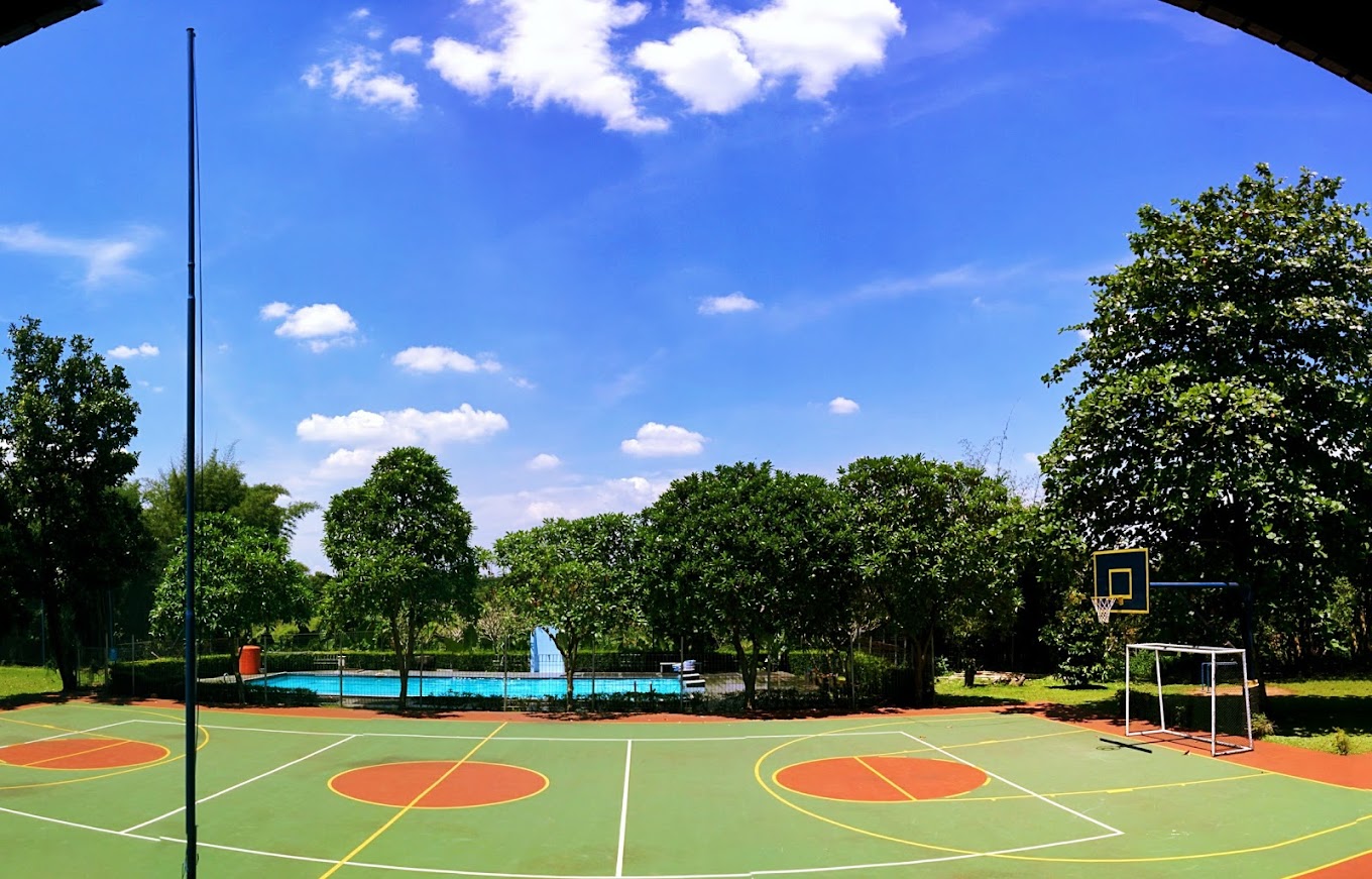 Lapangan Sekolah SMA Springfield School - Raffles Hills Campus Depok | Daftar dan Biaya Sekolah Swasta Terdekat dan Terbaik di Depok